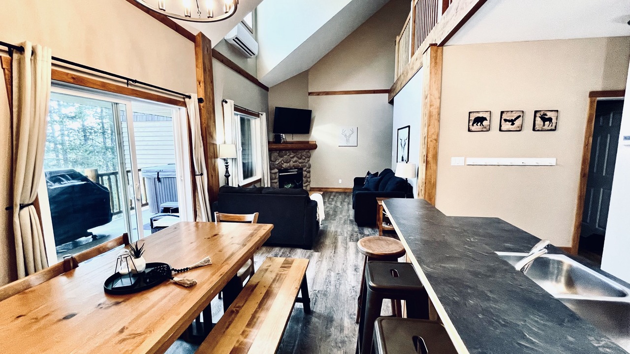 Photo of Livingroom in East Kootenay