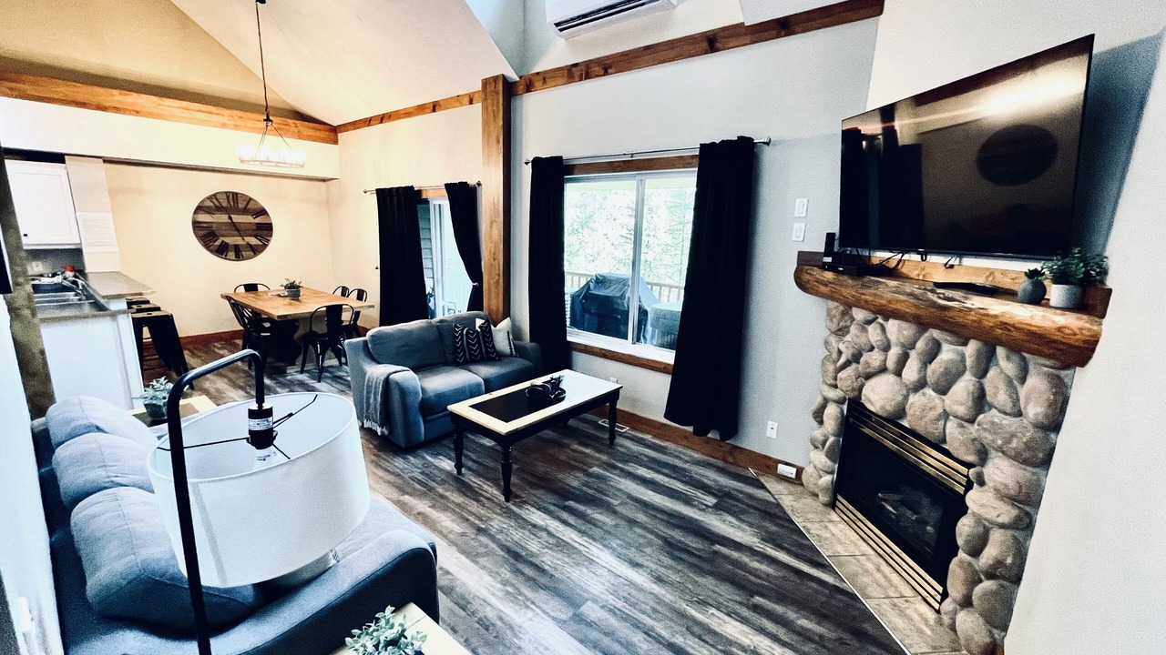 Photo of Livingroom in East Kootenay