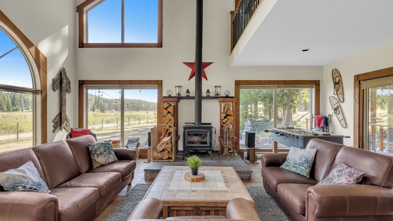 Photo of Livingroom in Shannon Lake