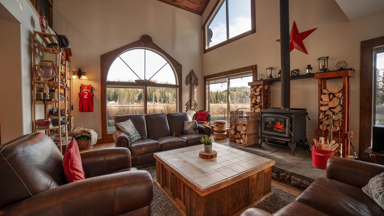 Photo of Livingroom in Shannon Lake