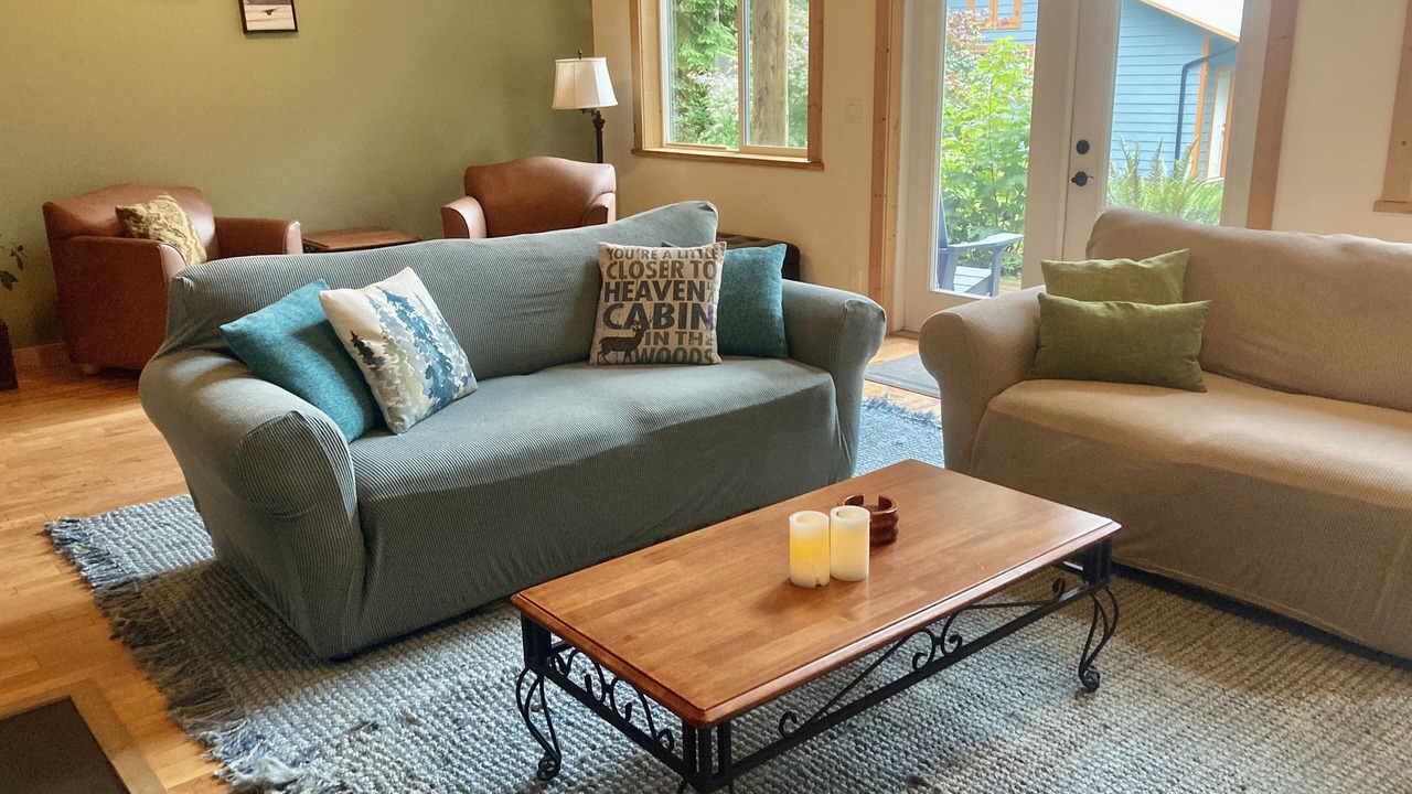 Photo of Livingroom in Juan de Fuca Electoral Area