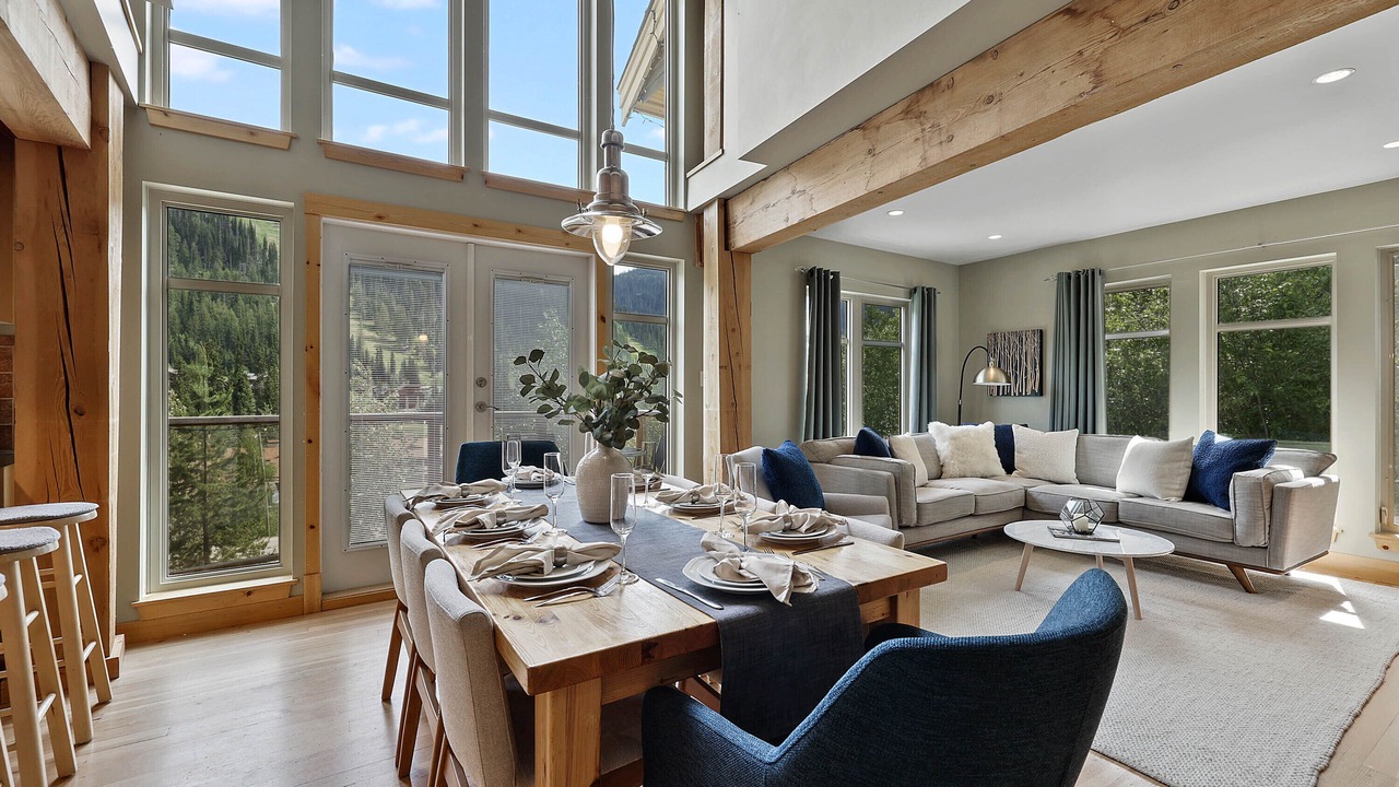 Photo of Livingroom in Sunburst Estates
