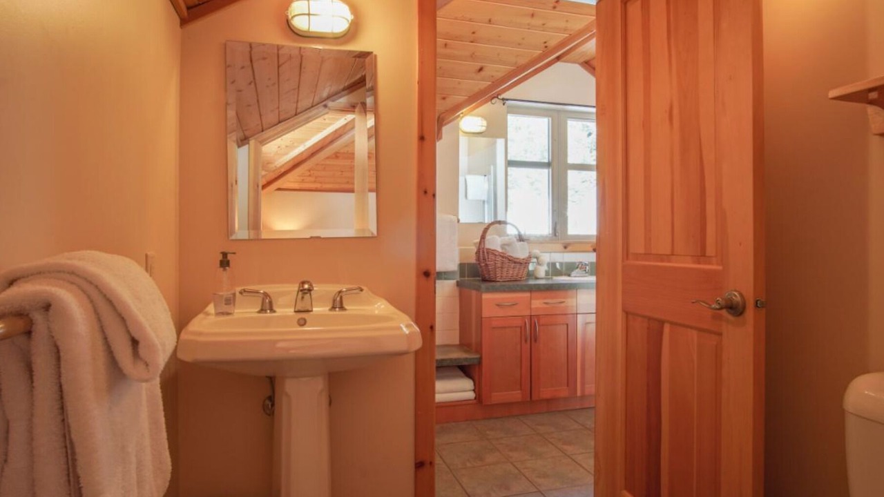 Photo of Bathroom in Sunburst Estates