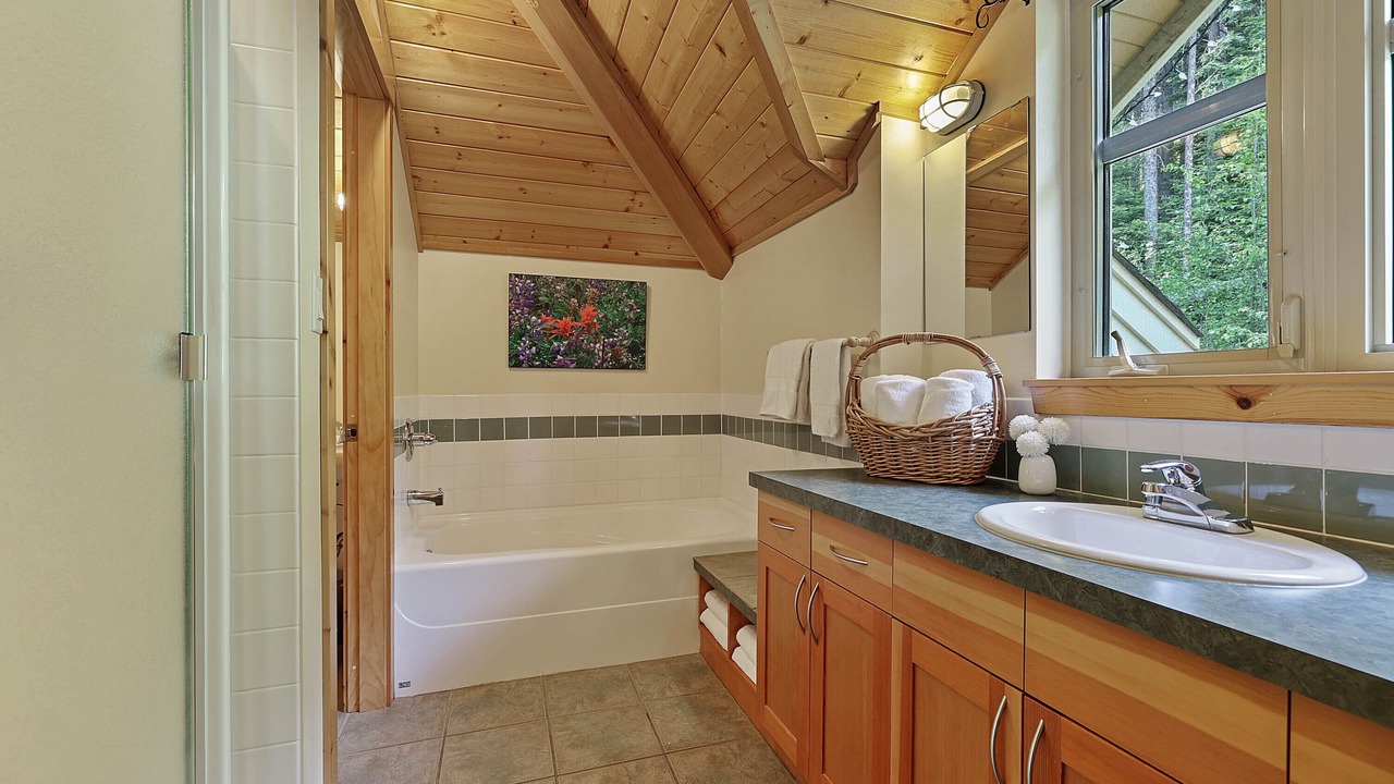 Photo of Bathroom in Sunburst Estates