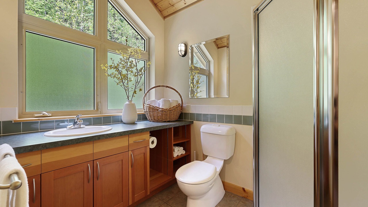 Photo of Bathroom in Sunburst Estates