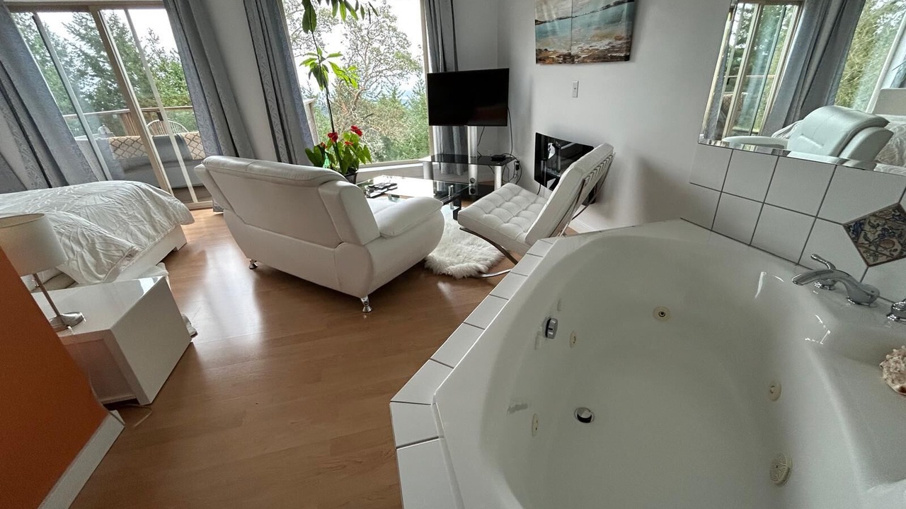 Photo of Bedroom in Salt Spring Island