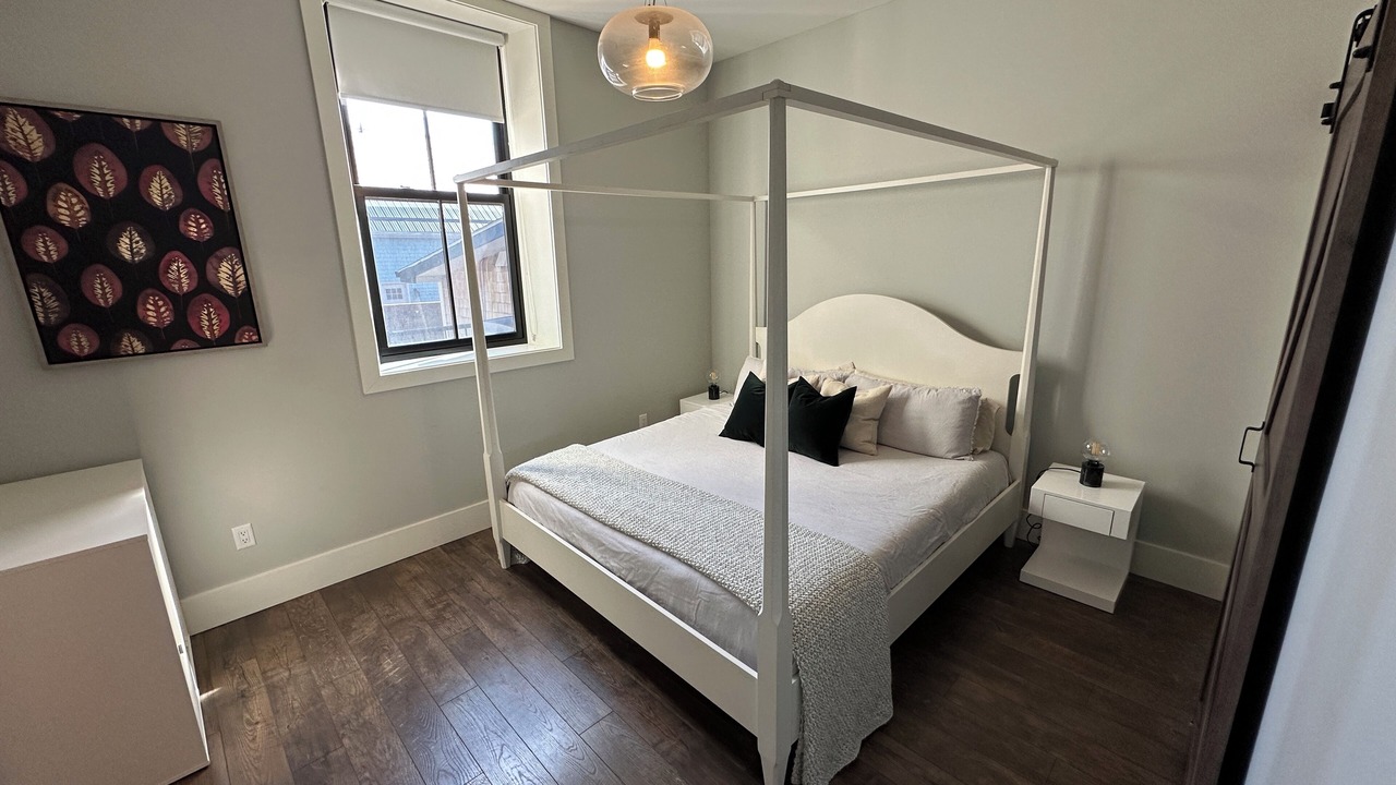 Photo of Bedroom in Queens Square