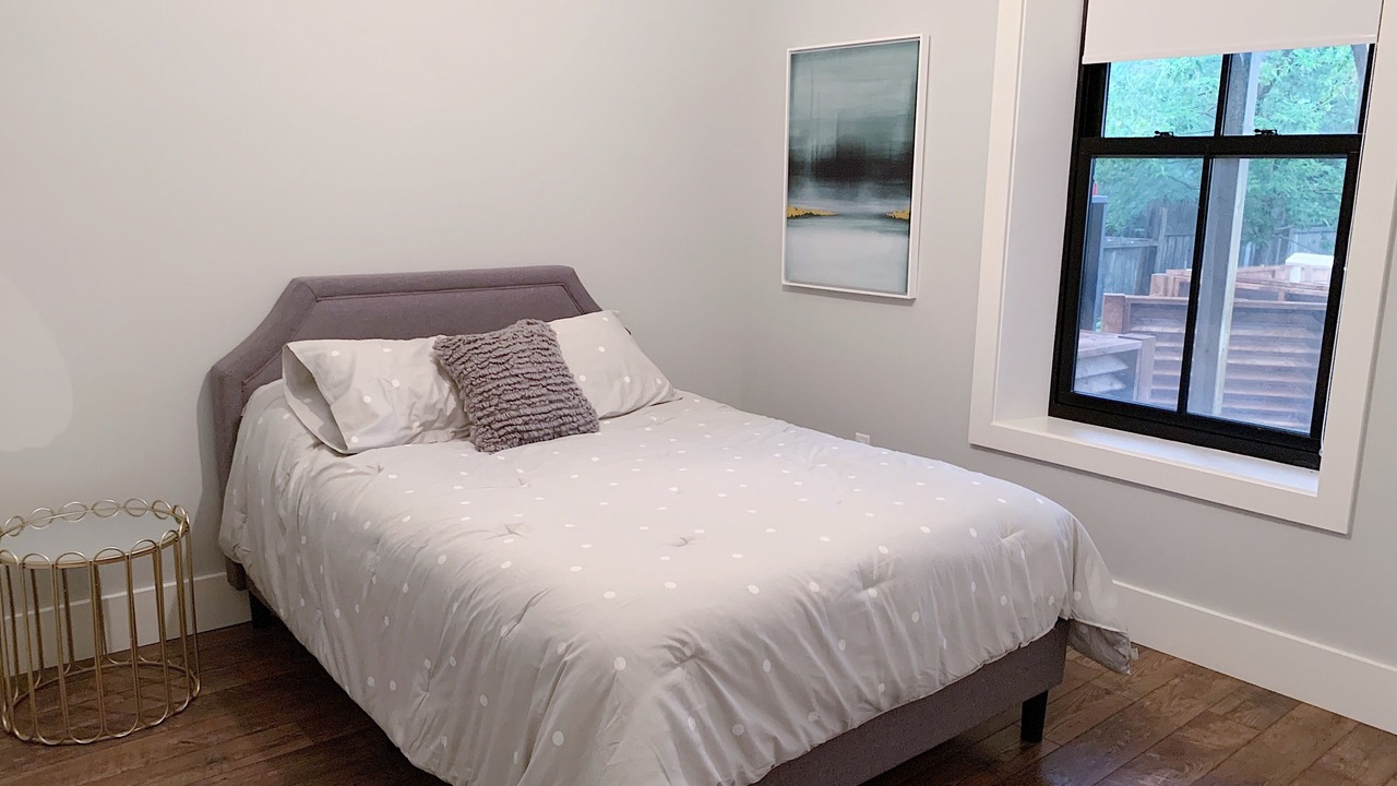 Photo of Bedroom in Queens Square