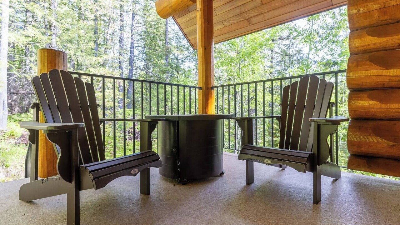 Photo of Patio Balcony in East Kootenay
