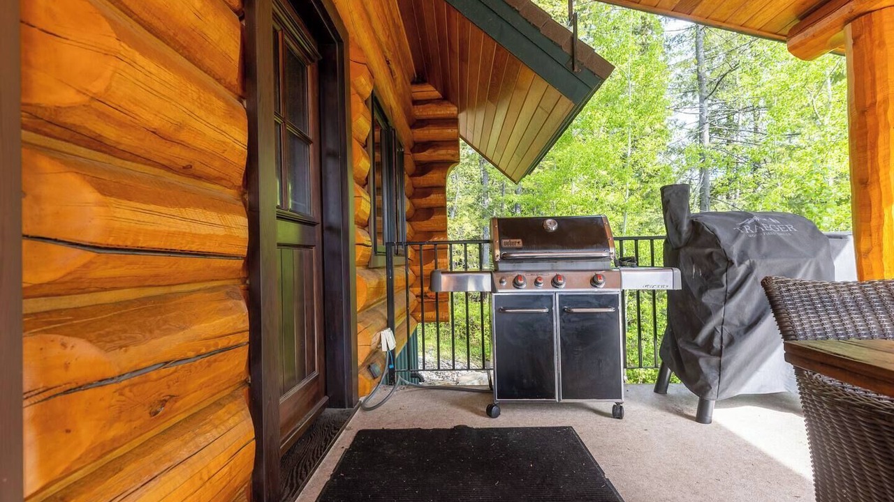 Photo of Patio Balcony in East Kootenay