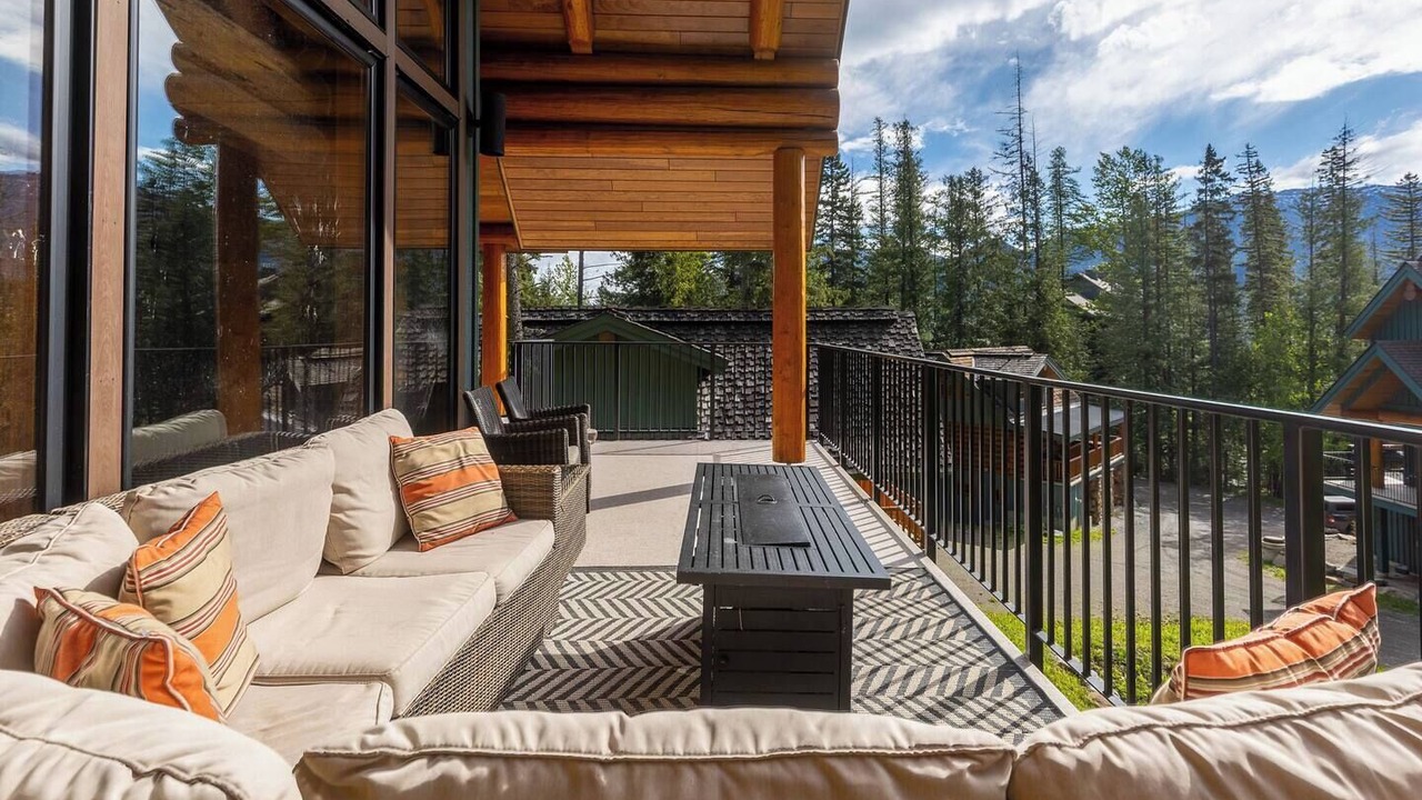 Photo of Patio Balcony in East Kootenay