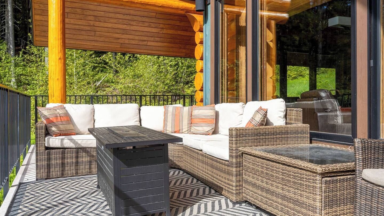 Photo of Patio Balcony in East Kootenay