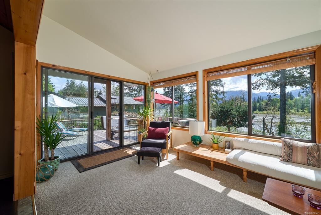 Photo of Livingroom in Fanny Bay