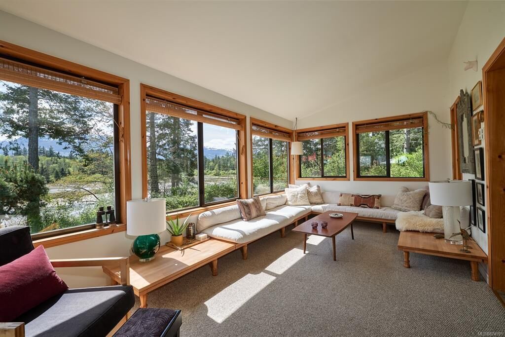 Photo of Livingroom in Fanny Bay