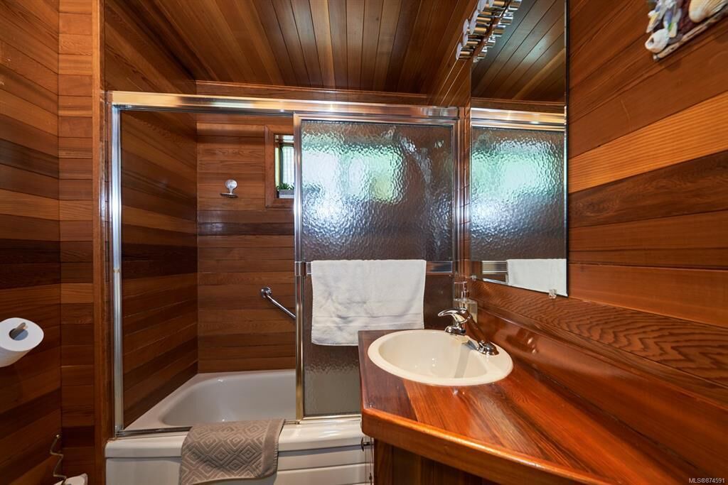 Photo of Bathroom in Fanny Bay