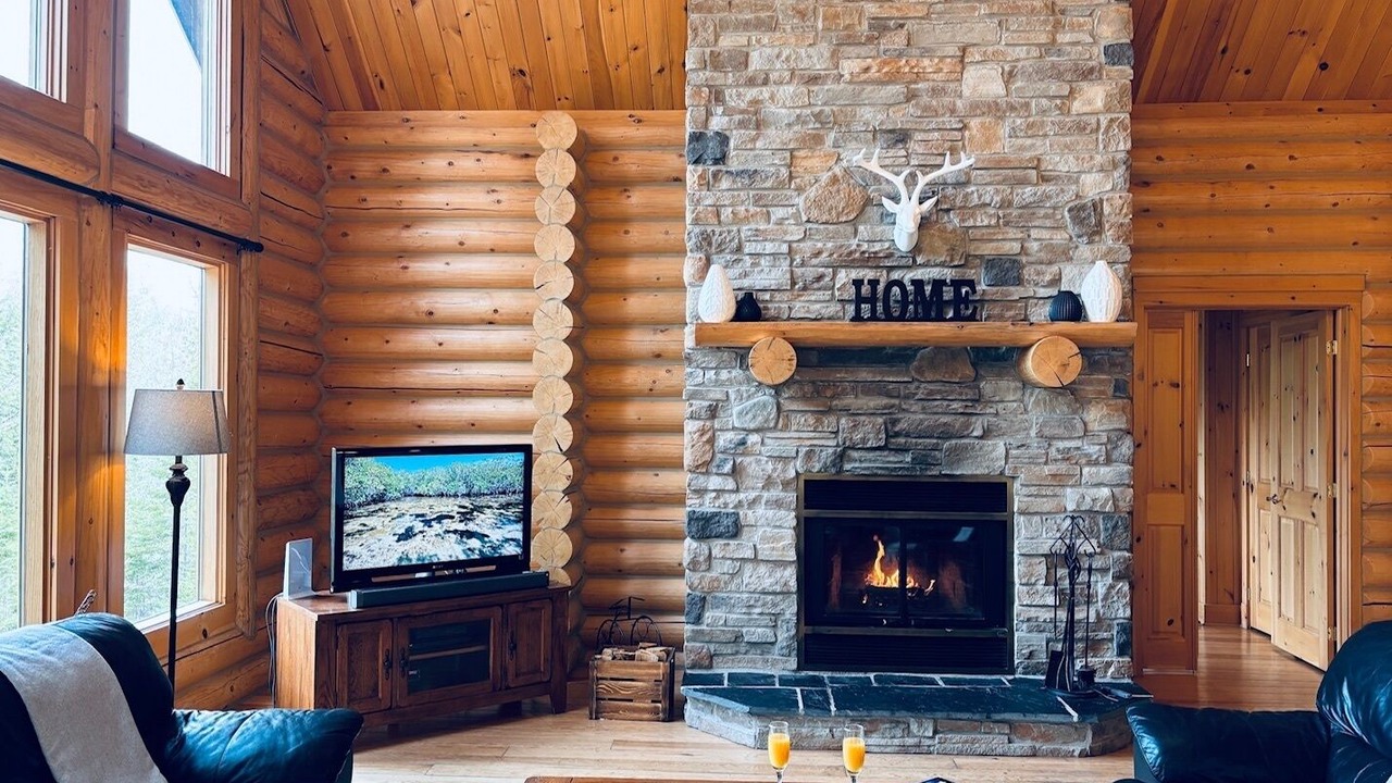 Photo of Livingroom in Fiddler Lake Resort