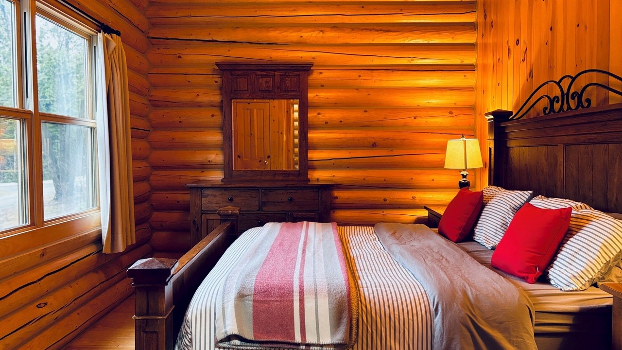 Photo of Bedroom in Fiddler Lake Resort