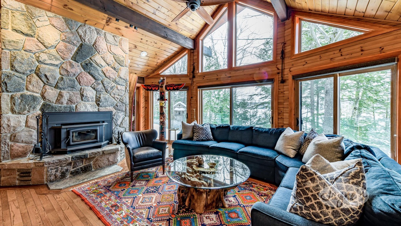 Photo of Livingroom in Port Carling