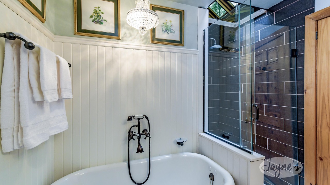 Photo of Bathroom in Port Carling