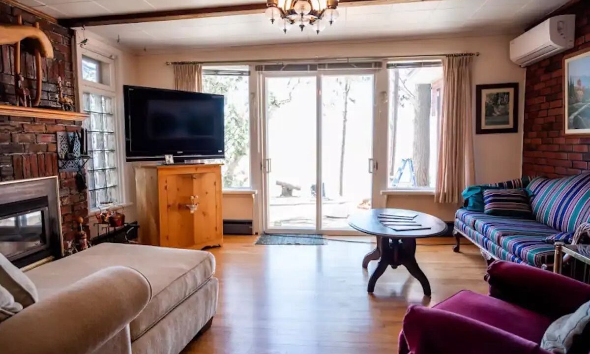 Photo of Livingroom in North Bay