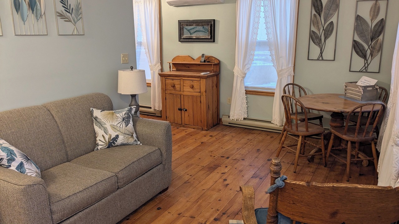 Photo of Livingroom in Lower Montague