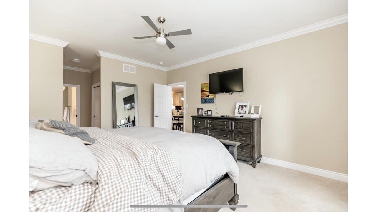Photo of Bedroom in Victoria Harbour