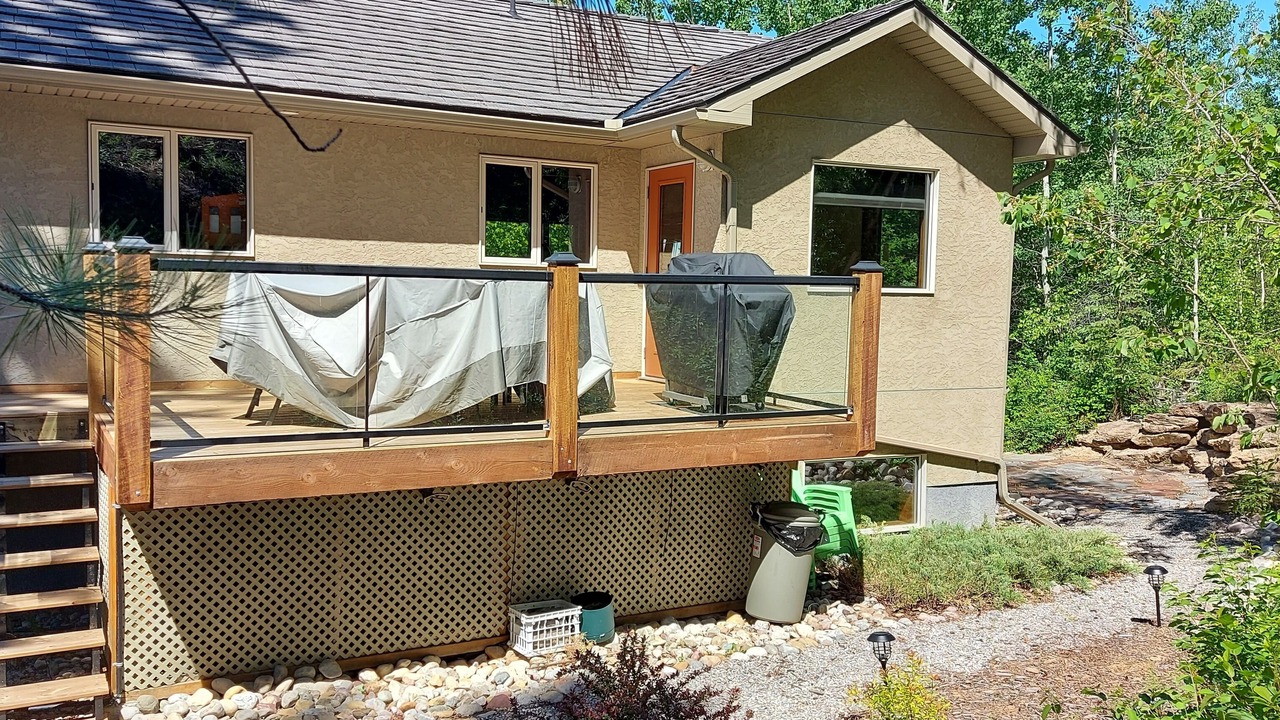 Photo of Patio Balcony in East Kootenay