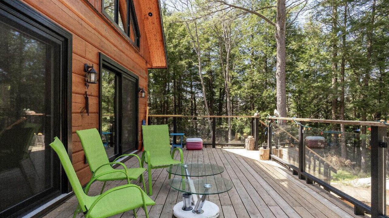 Photo of Patio Balcony in Gravenhurst
