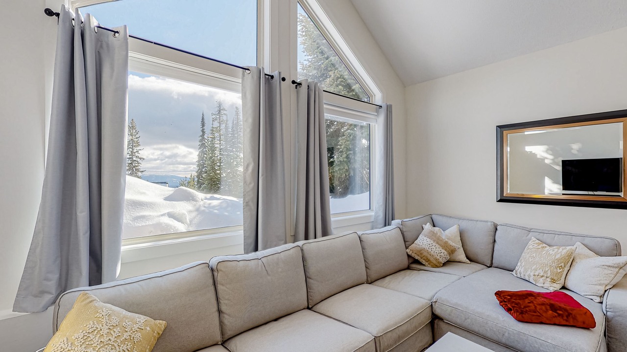 Photo of Livingroom in Snow Pine Estates