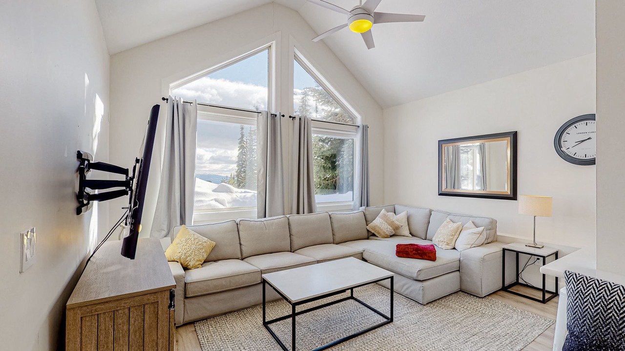 Photo of Livingroom in Snow Pine Estates