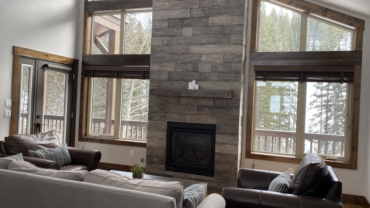 Photo of Livingroom in East Kootenay