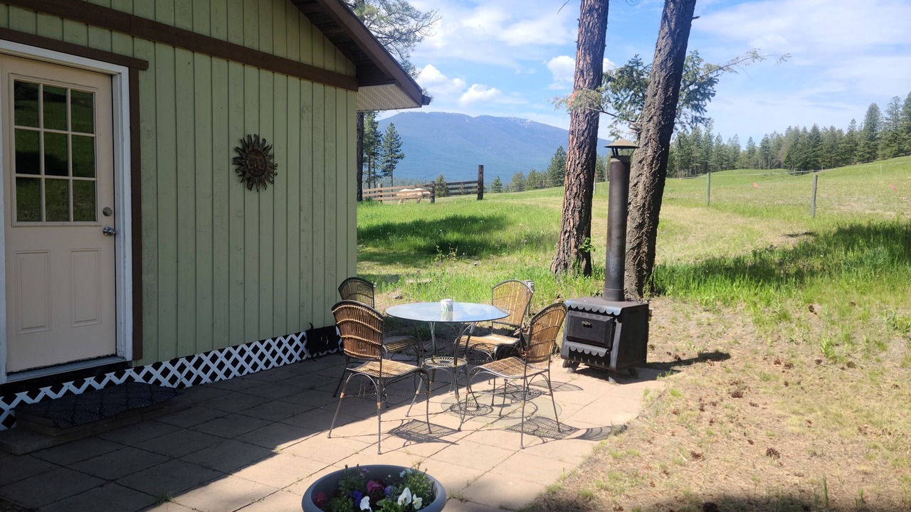 Photo of Patio Balcony in East Kootenay