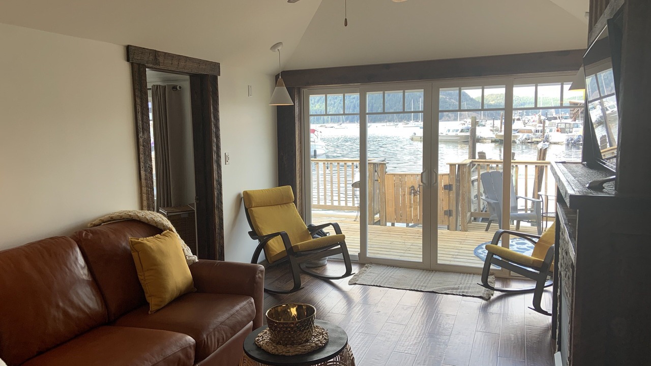 Photo of Livingroom in Cowichan Bay