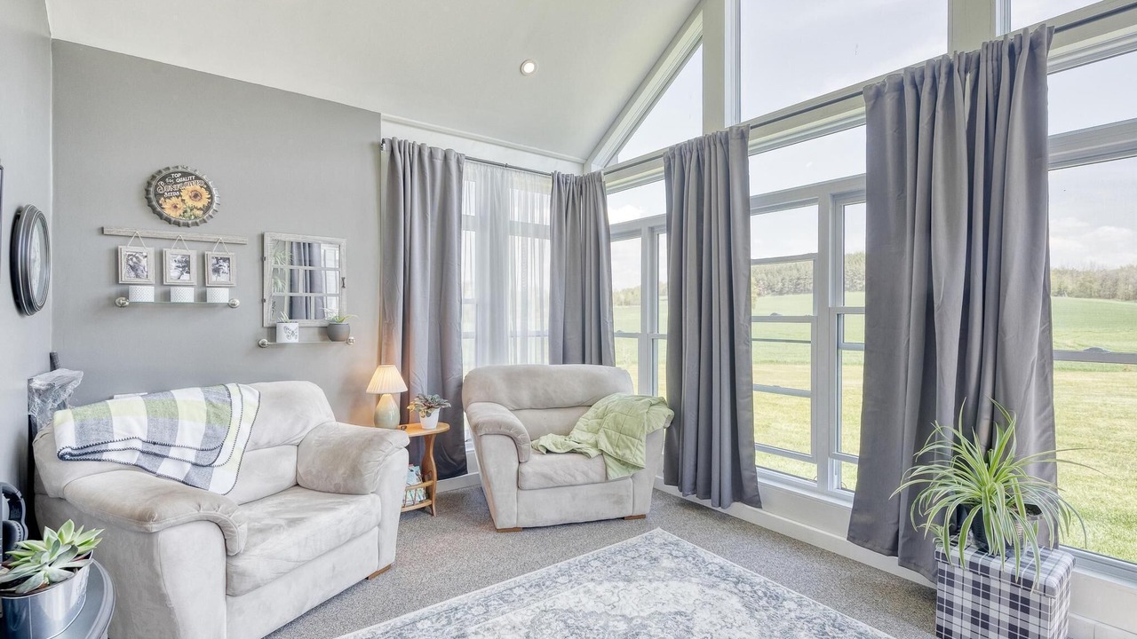 Photo of Livingroom in Cramahe