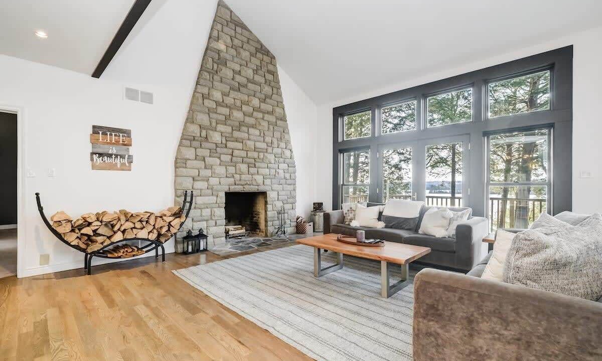 Photo of Livingroom in Rideau Lakes