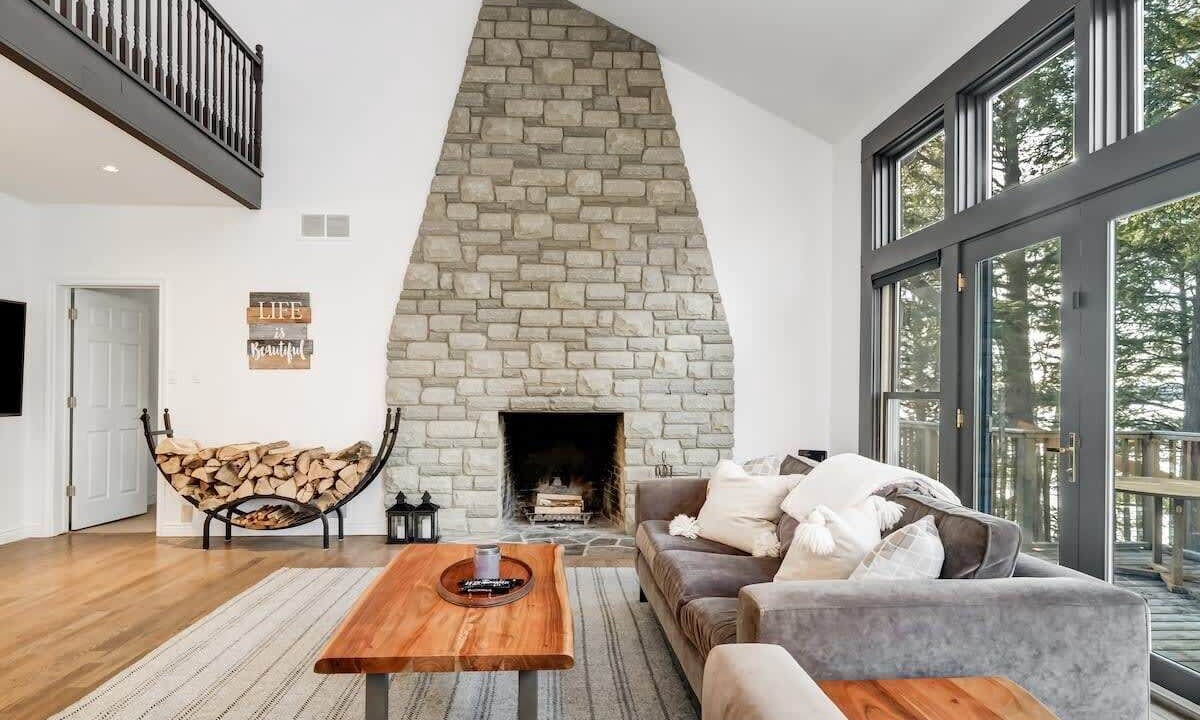 Photo of Livingroom in Rideau Lakes