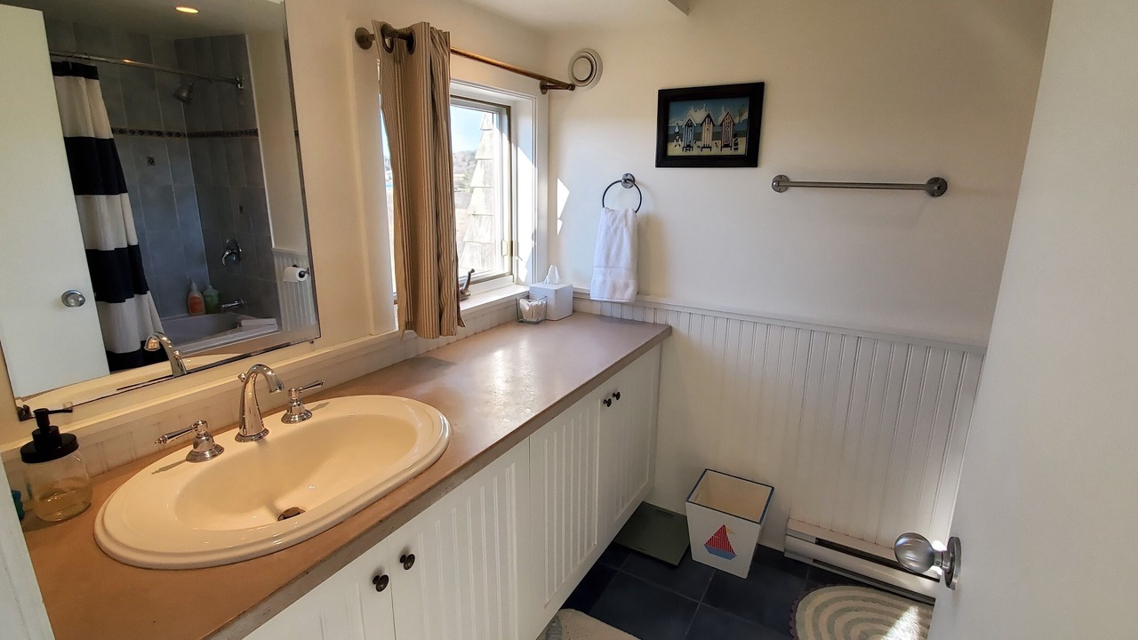 Photo of Bathroom in Kingsburg