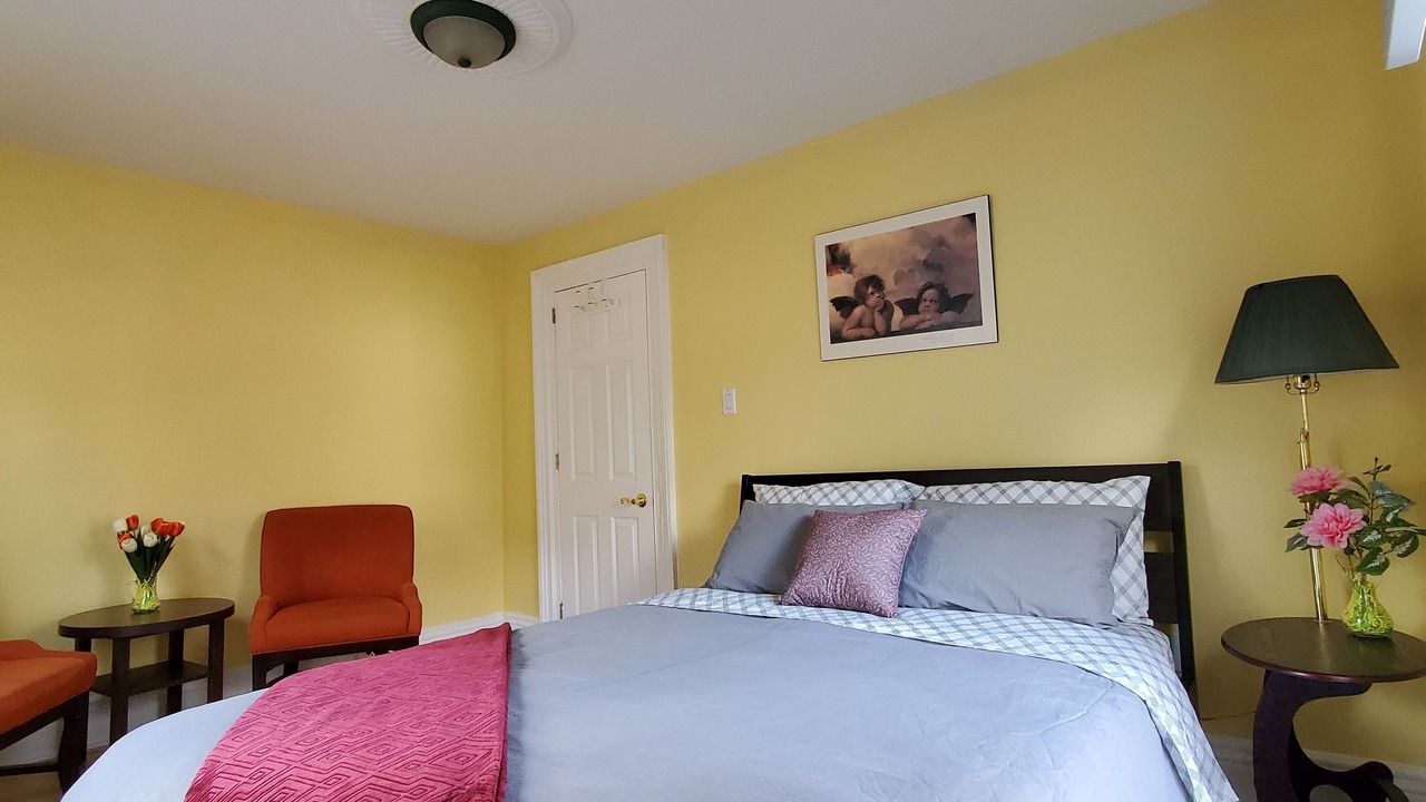 Photo of Bedroom in Downtown Niagara Falls