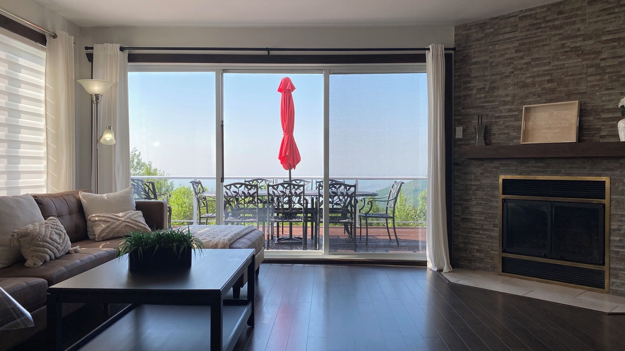 Photo of Livingroom in Petite-Riviere-Saint-Francois