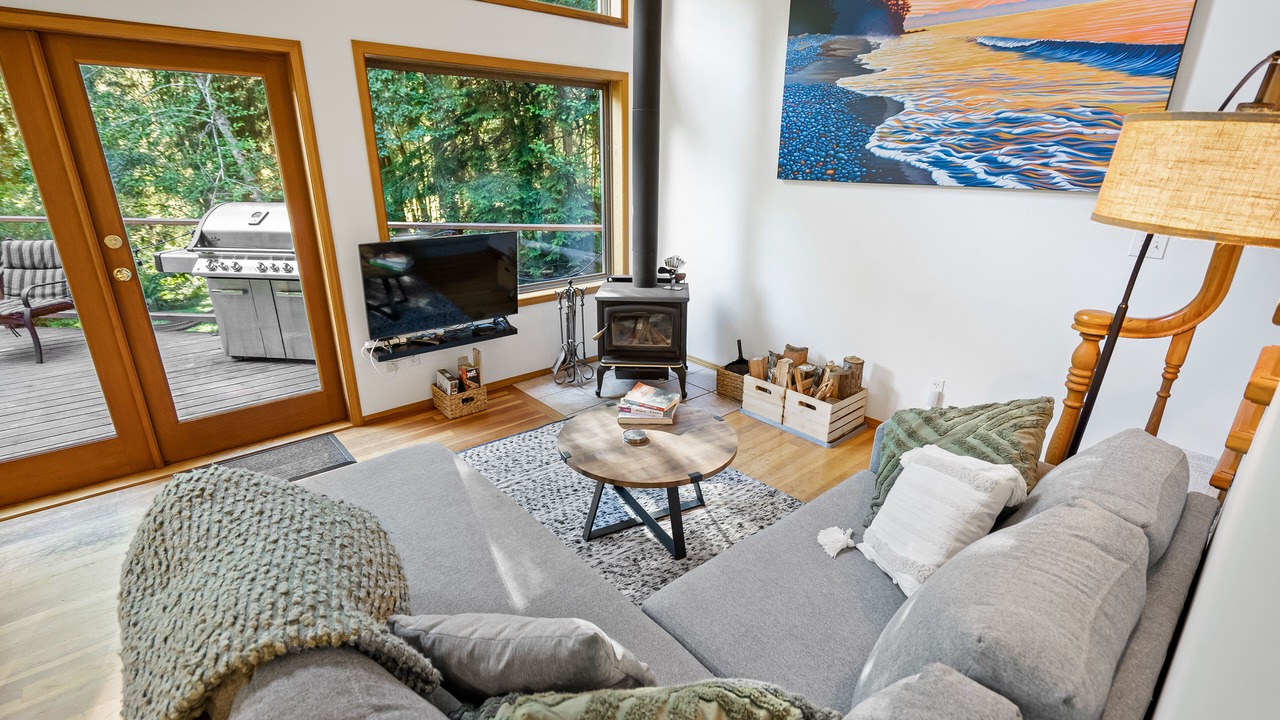 Photo of Livingroom in Juan de Fuca Electoral Area