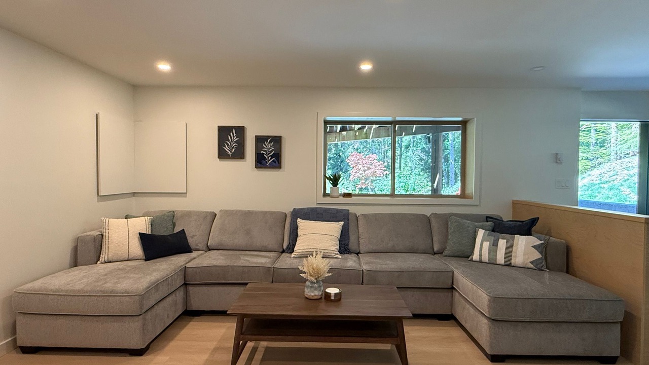Photo of Livingroom in Juan de Fuca Electoral Area