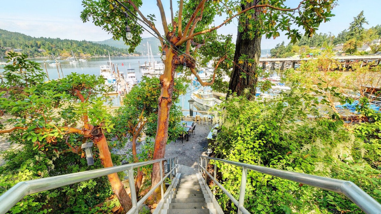 Photo of Others in Brentwood Bay