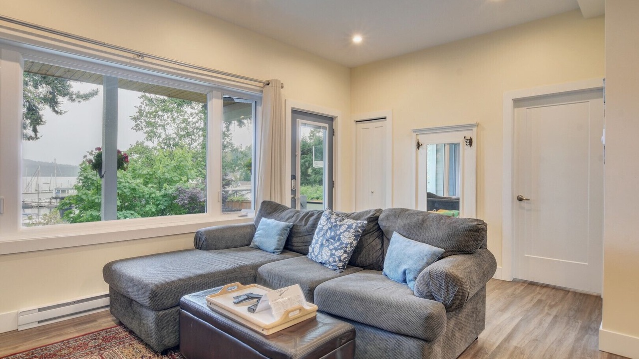 Photo of Bedroom in Brentwood Bay