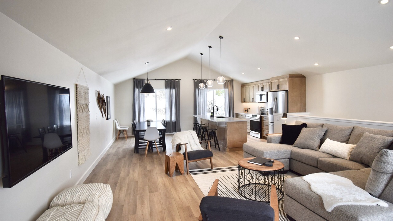 Photo of Livingroom in Courtenay
