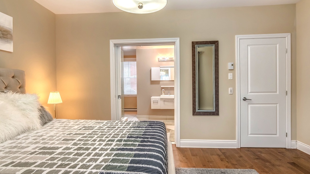 Photo of Bedroom in Cote-Des-Neiges—Notre-Dame-De-Grace