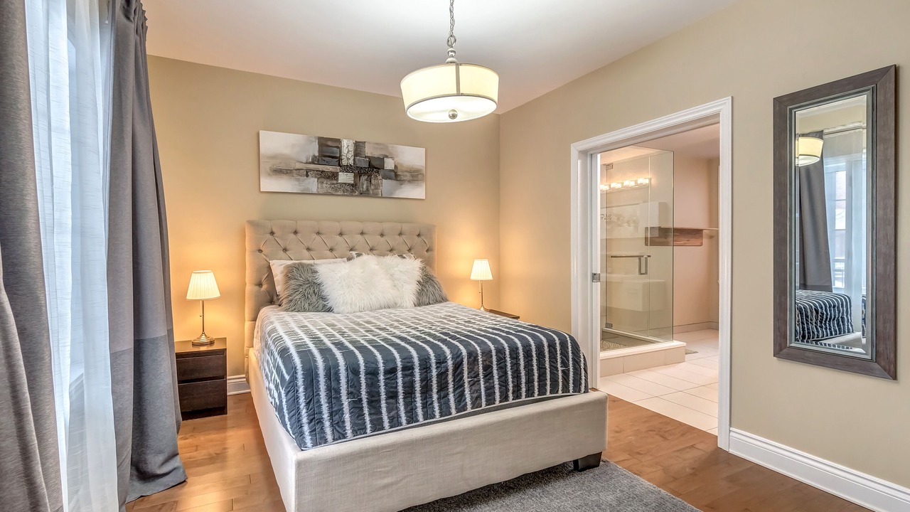 Photo of Bedroom in Cote-Des-Neiges—Notre-Dame-De-Grace