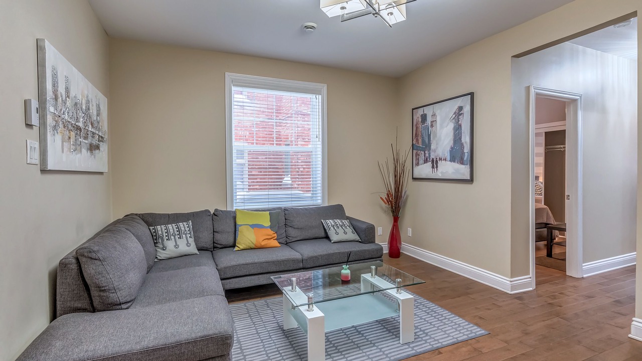 Photo of Livingroom in Cote-Des-Neiges—Notre-Dame-De-Grace