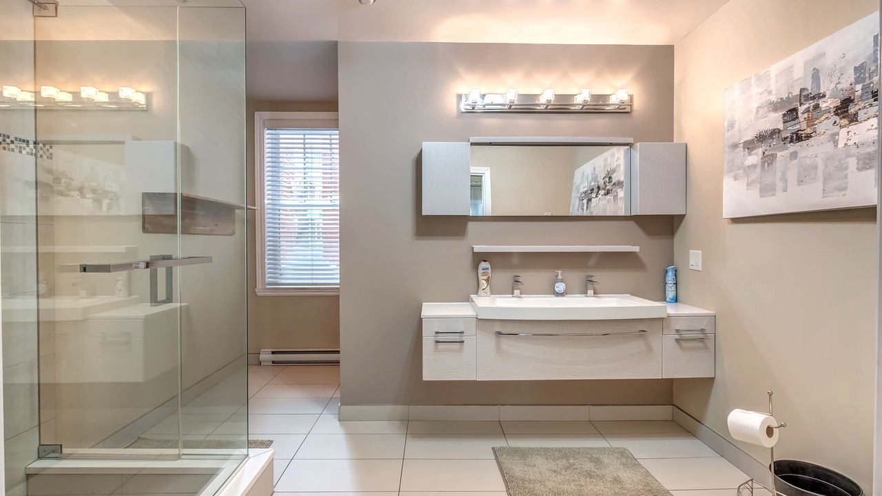 Photo of Bathroom in Cote-Des-Neiges—Notre-Dame-De-Grace