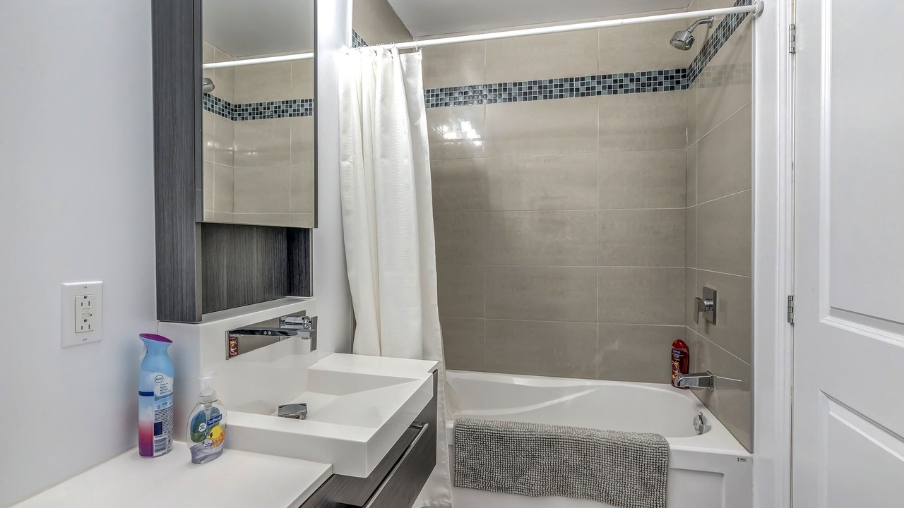 Photo of Bathroom in Cote-Des-Neiges—Notre-Dame-De-Grace