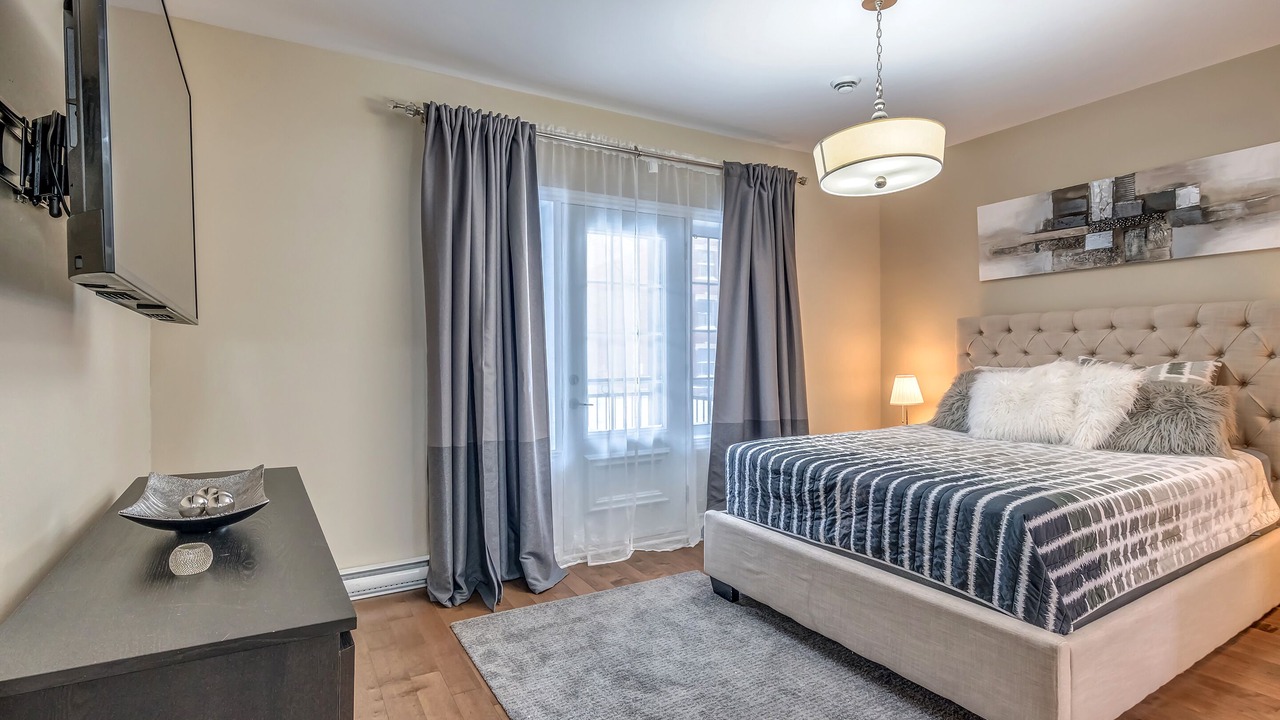 Photo of Bedroom in Cote-Des-Neiges—Notre-Dame-De-Grace